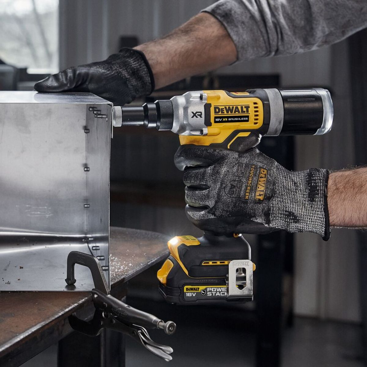 Dewalt remachadora a batería XR 18V 6,4mm DCF414E2GT-QW - Imagen 4