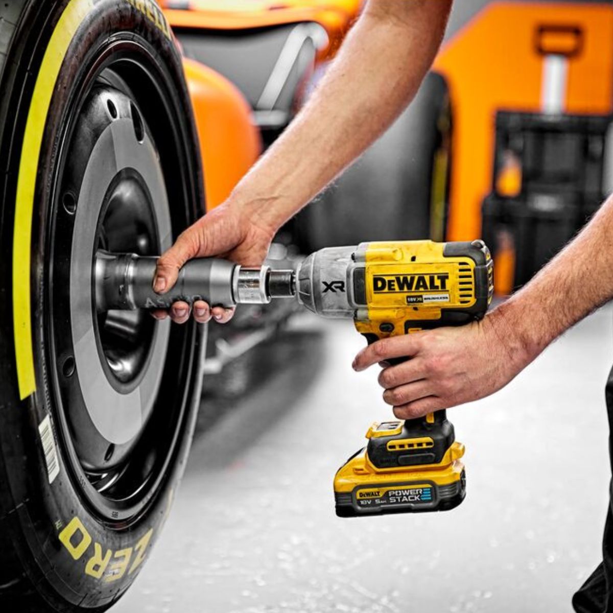 Dewalt DCF900H2T-QW llave de impacto sin escobillas XR 18V 1/2” par con anillo de retención POWERSTACK Li-Ion 5Ah - Imagen 4