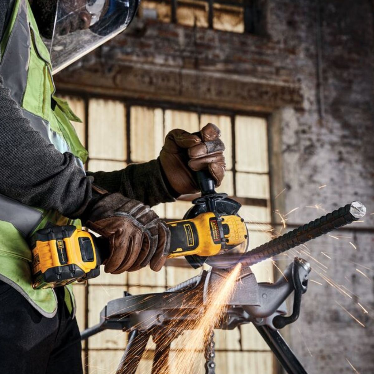 Dewalt DCG409H2T-QW Mini-Amoladora sin escobillas XR 18V 125mm POWERSTACK Li-Ion 5Ah - Imagen 4