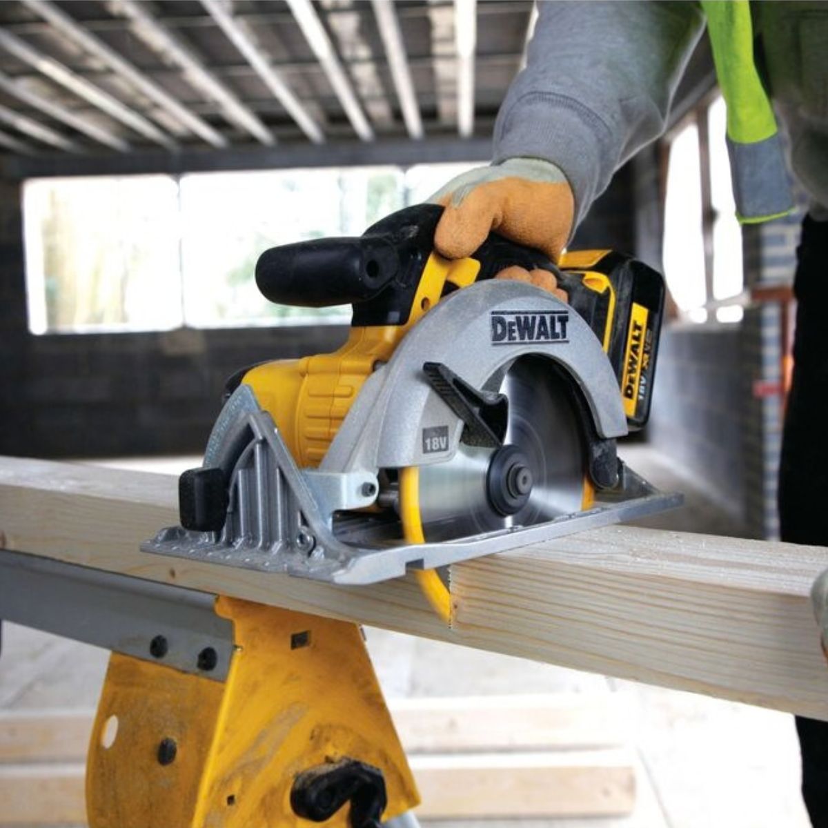 Sierra circular Dewalt DCS391N-XJ XR 18V Ø165MM solo cuerpo - Imagen 2