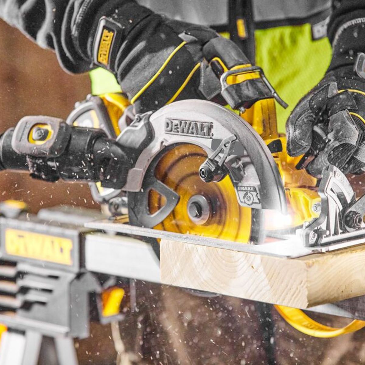 Dewalt DCS573NT-XJ sierra circular XR 18V Ø190 mm sin escobillas con FLEXVOLT Advantage (sin batería ni cargador) - Imagen 3