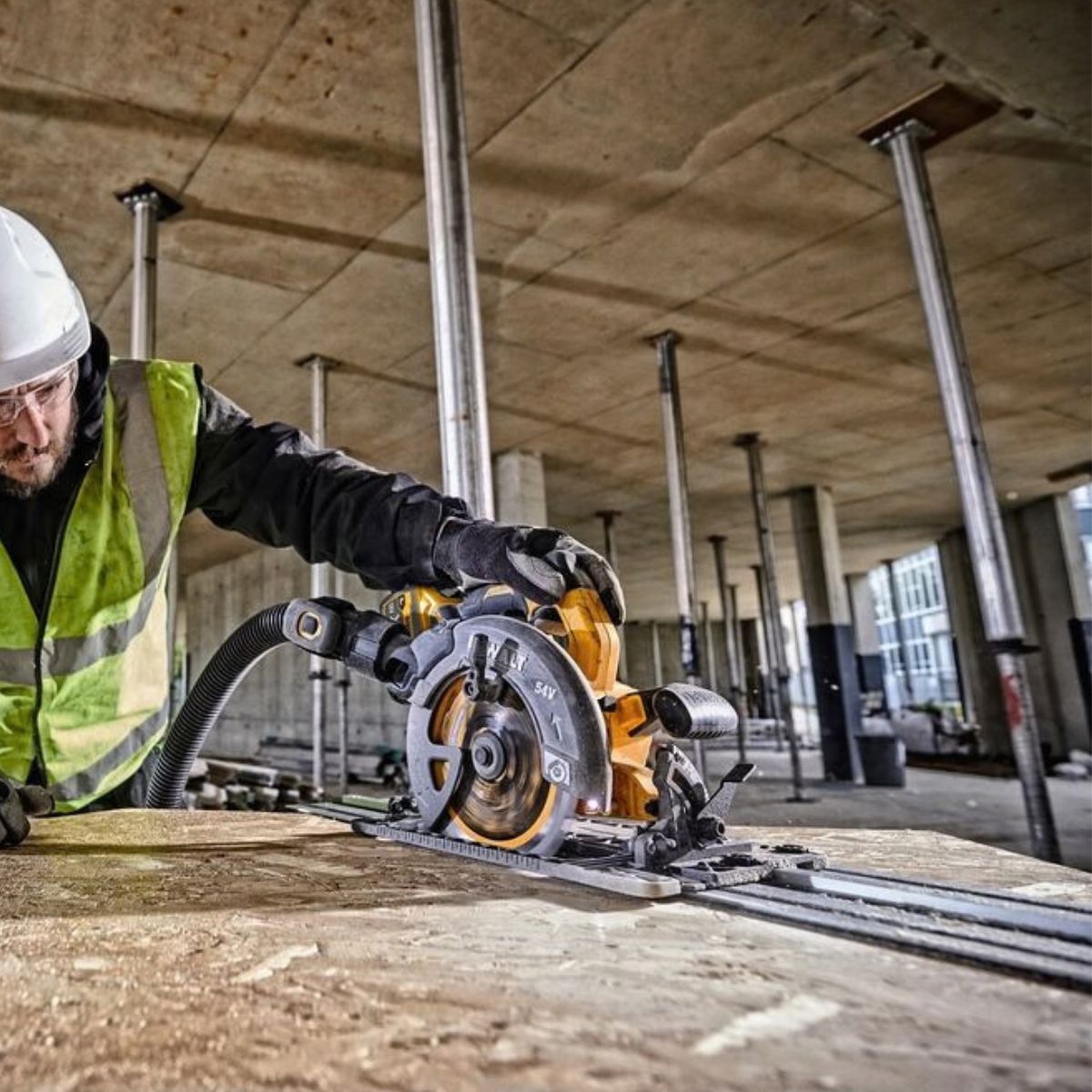 Dewalt DCS579 Flexvolt sierra circular 190mm pack con 2x9ah baterías - Imagen 4