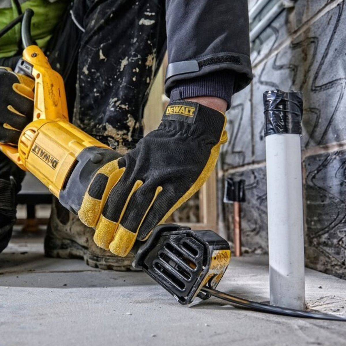 Sierra sable Dewalt DWE305PK 1,100W electrónica con cable. - Imagen 3
