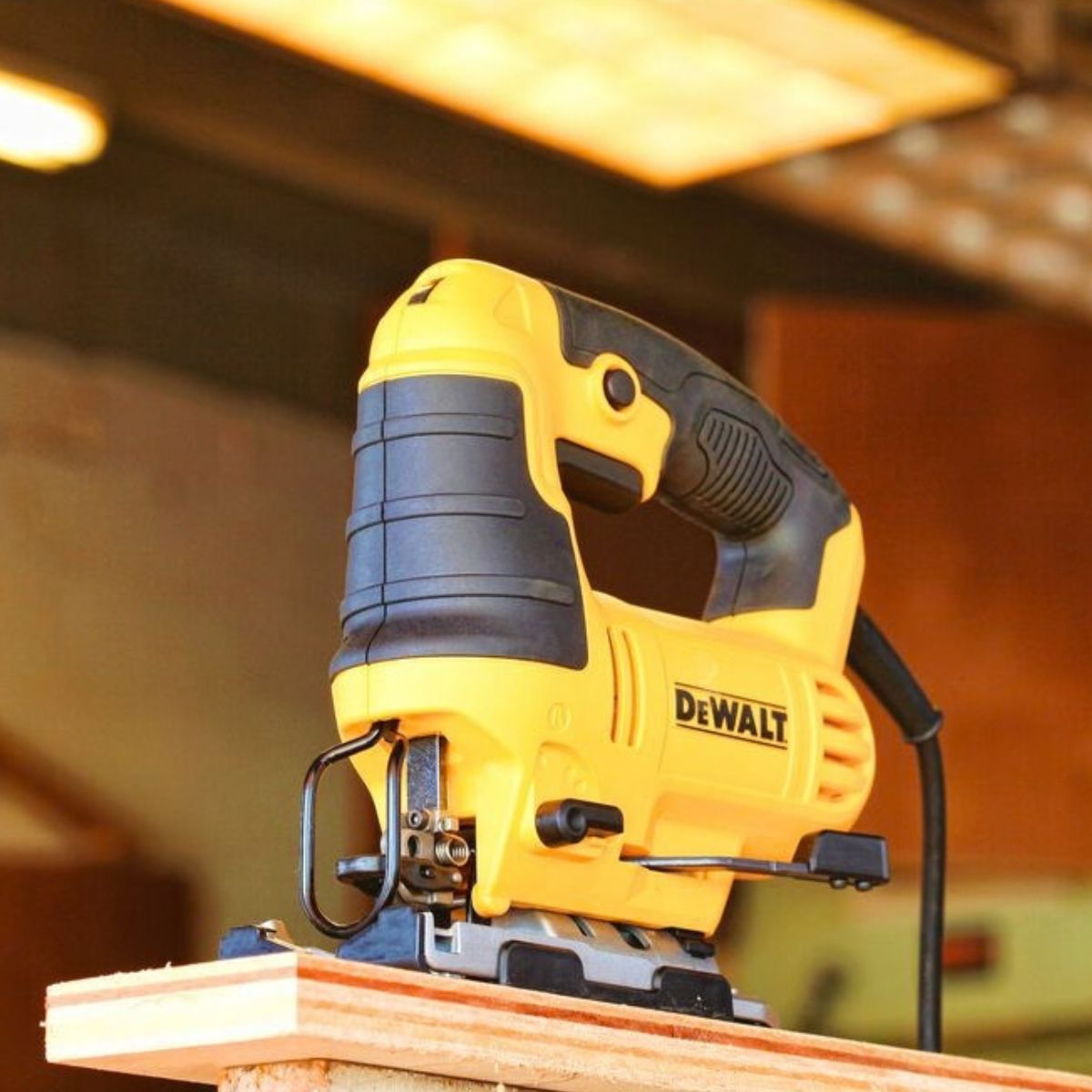 Dewalt DWE349-QS sierra de calar 650w - Imagen 3