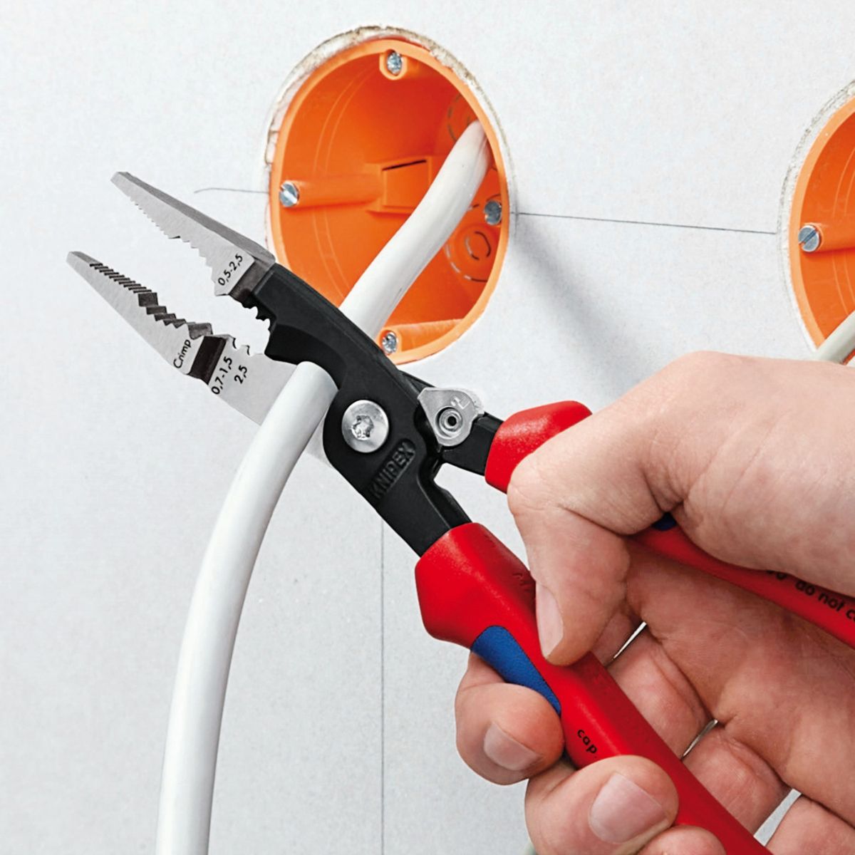 Mordaza de crimpado y cabeza esbelta del alicate Knipex 13 92 200