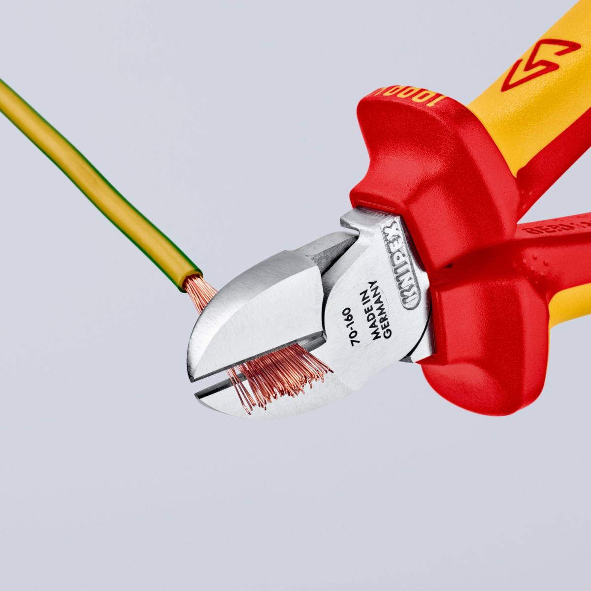 Knipex 70 06 160 con mangos multicomponentes aislados según VDE